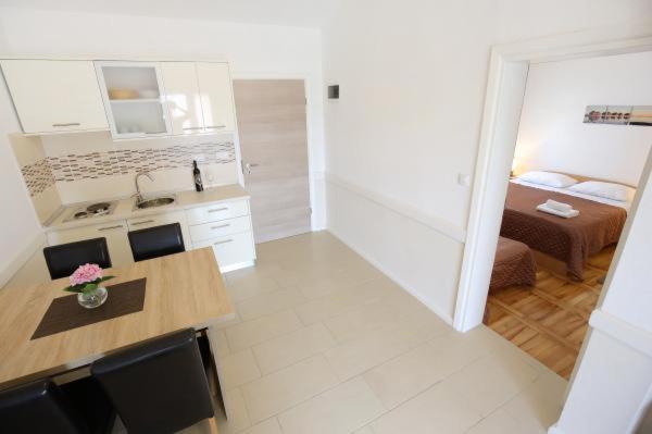 Lena Apartmán *